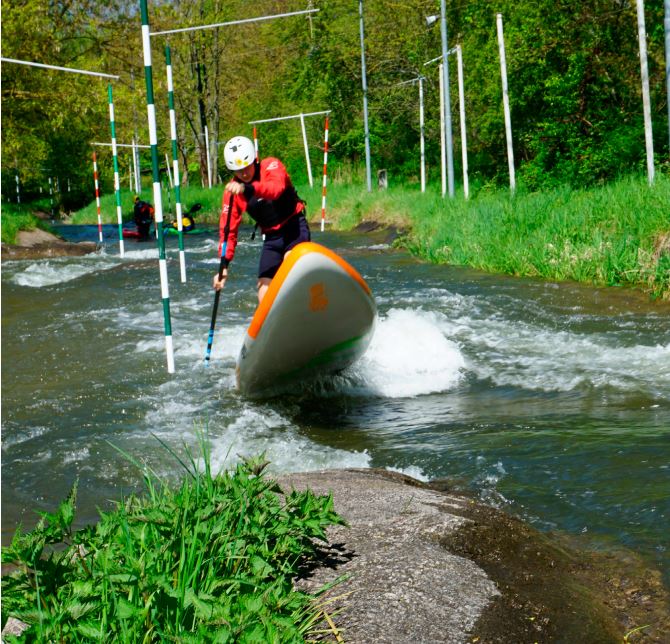 Stand up Paddler auf Wildwasserkanal Sömmerda